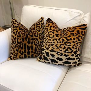 Pair of Leopard Velvet Pillow Shams (2)